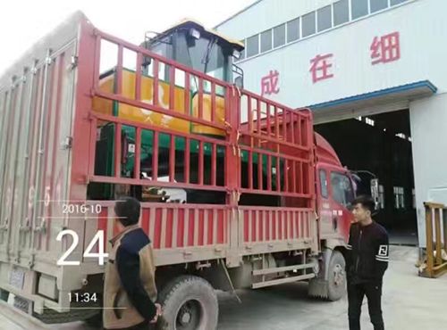 2300履帶式翻堆機(jī)發(fā)往湖北，裝車完畢