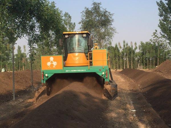 有機肥設備-2300型翻堆機主要特點